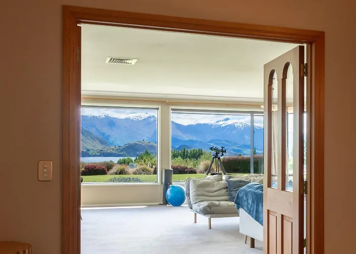 Beacon Point Lakeview Escape - Spacious - Stylish *