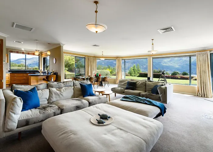 Beacon Point Lakeview Escape - Spacious - Stylish 瓦纳卡