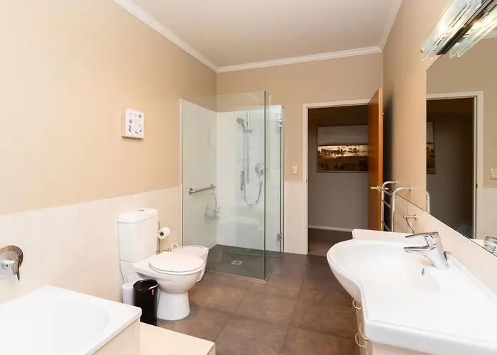 Beacon Point Lakeview Escape - Spacious - Stylish *